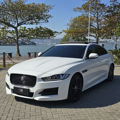 JAGUAR XE 2.0 16V INGENIUM P250 GASOLINA R-SPORT 4P AUTOMÁTICO