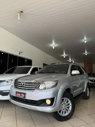 TOYOTA HILUX SW4 2.7 SR 4X2 16V FLEX 4P AUTOMÁTICO TOYOTA HILUX SW4 2.7 SR 4X2 16V FLEX 4P AUTOMÁTICO