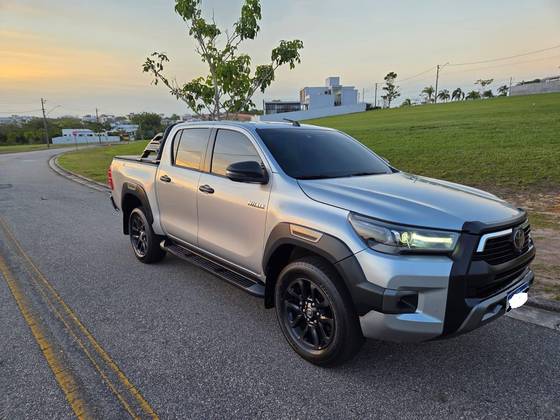 TOYOTA HILUX 2.8 D-4D TURBO DIESEL CD CONQUEST 4X4 AUTOMÁTICO