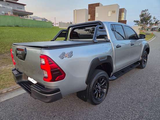 TOYOTA-HILUX-2023