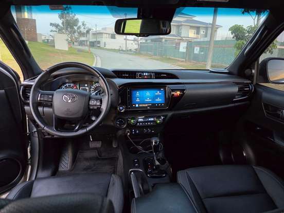 TOYOTA-HILUX-2023