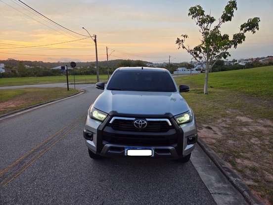 TOYOTA-HILUX-2023