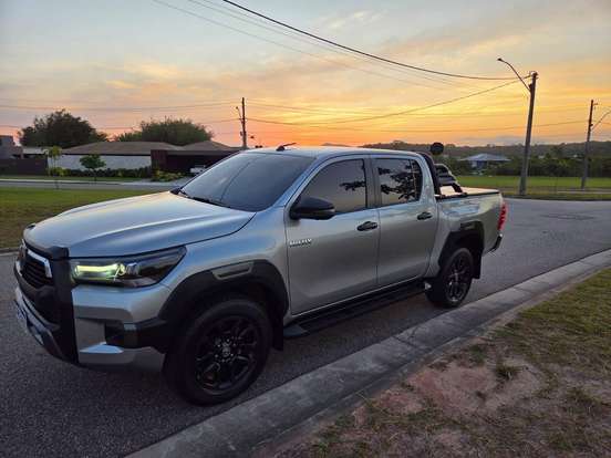 TOYOTA-HILUX-2023