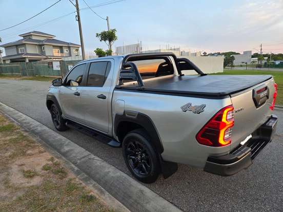 TOYOTA-HILUX-2023