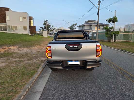 TOYOTA-HILUX-2023