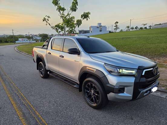 TOYOTA-HILUX-2023