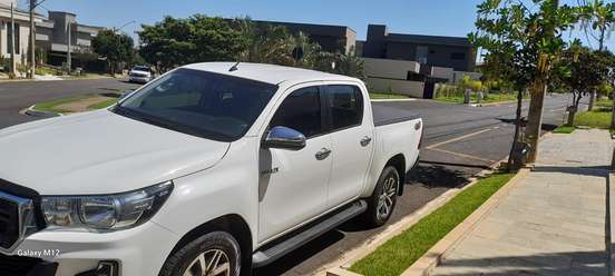 TOYOTA-HILUX-2019