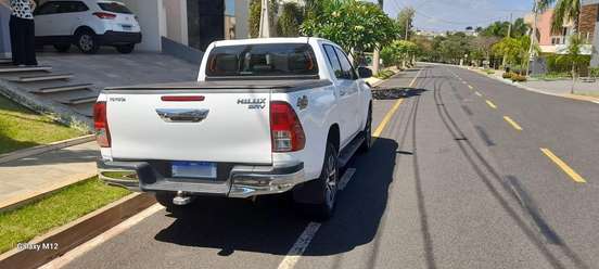 TOYOTA-HILUX-2019
