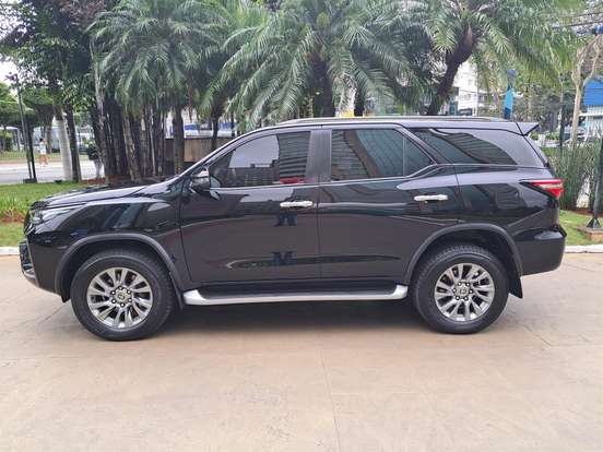 TOYOTA-HILUX SW4-2.8 D-4D TURBO DIESEL SRX 4X4 AUTOMÁTICO TOYOTA-HILUX SW4-2022