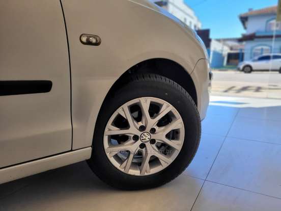 VOLKSWAGEN-POLO SEDAN-2007