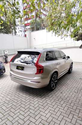 VOLVO-XC90-2022