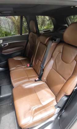 VOLVO-XC90-2022