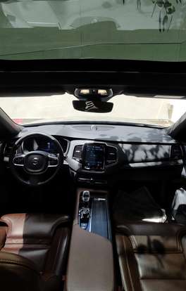 VOLVO-XC90-2022