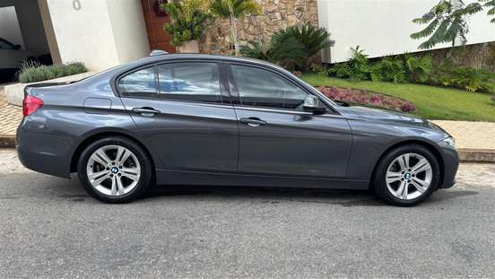 BMW-320i-2017