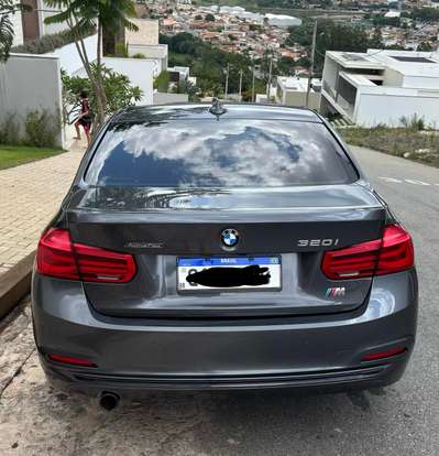 BMW-320i-2017