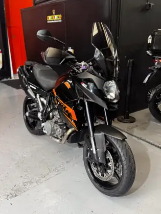 KTM SUPERMOTO 990T KTM SUPERMOTO 990T
