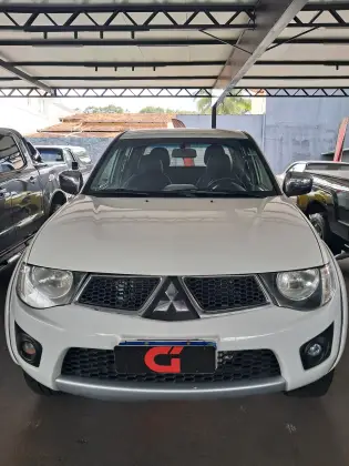 MITSUBISHI L200 TRITON 3.5 4X4 CD V6 24V GASOLINA 4P AUTOMÁTICO