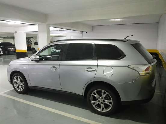 MITSUBISHI-OUTLANDER-2013