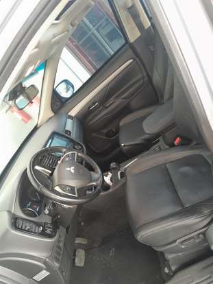 MITSUBISHI-OUTLANDER-2013