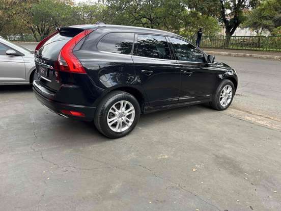 VOLVO-XC60-2014