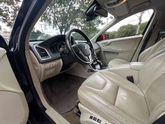 VOLVO-XC60-2.0 T5 R DESIGN TURBO GASOLINA 4P AUTOMÁTICO VOLVO-XC60-2014