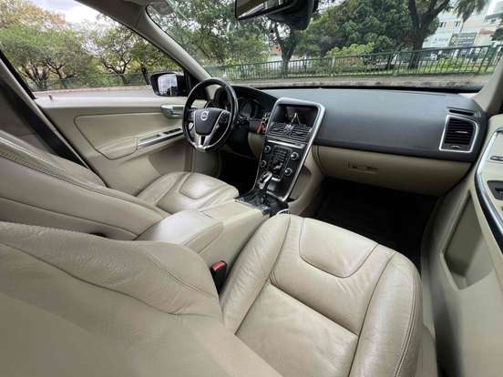 VOLVO-XC60-2.0 T5 R DESIGN TURBO GASOLINA 4P AUTOMÁTICO VOLVO-XC60-2014