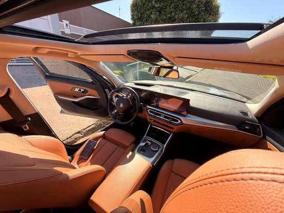 BMW-320i-2023
