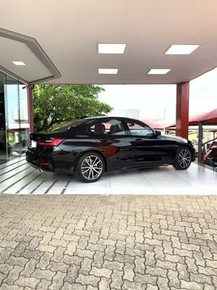 BMW-320i-2020