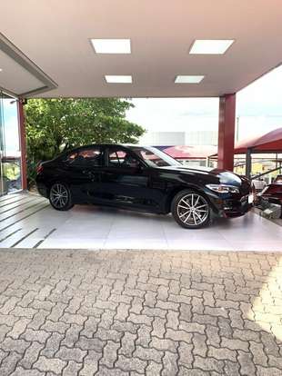 BMW-320i-2020