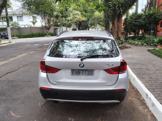 BMW-X1-2011