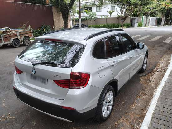 BMW-X1-2.0 16V GASOLINA SDRIVE18I TOP 4P AUTOMÁTICO BMW-X1-2011