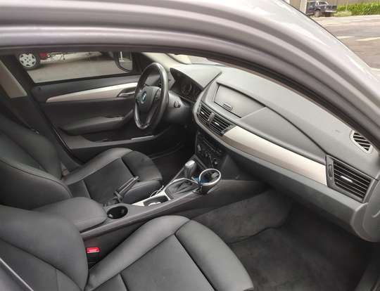 BMW-X1-2011