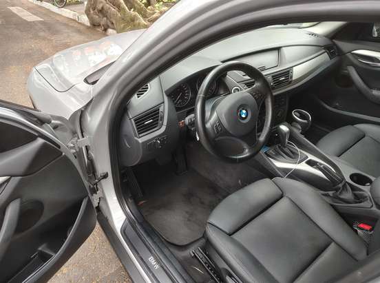 BMW-X1-2011