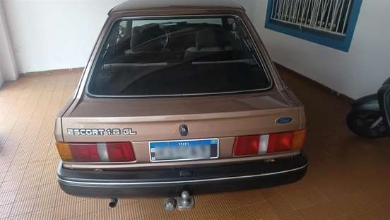 FORD-ESCORT-1990