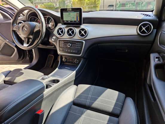 MERCEDES-BENZ-GLA 200-2017