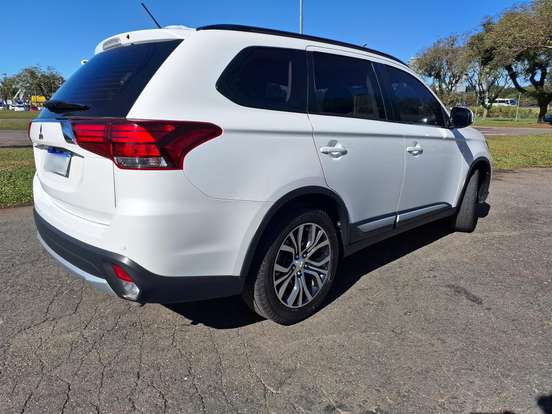 MITSUBISHI-OUTLANDER-2.0 16V GASOLINA 4P AUTOMÁTICO MITSUBISHI-OUTLANDER-2015