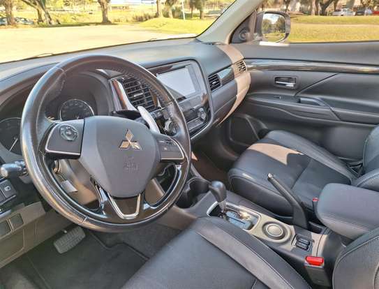 MITSUBISHI-OUTLANDER-2015