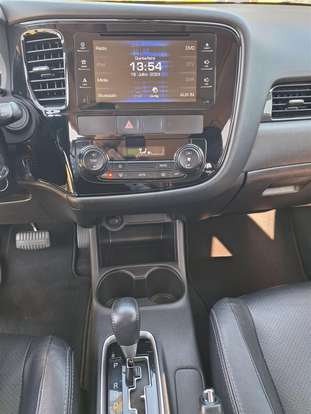 MITSUBISHI-OUTLANDER-2015