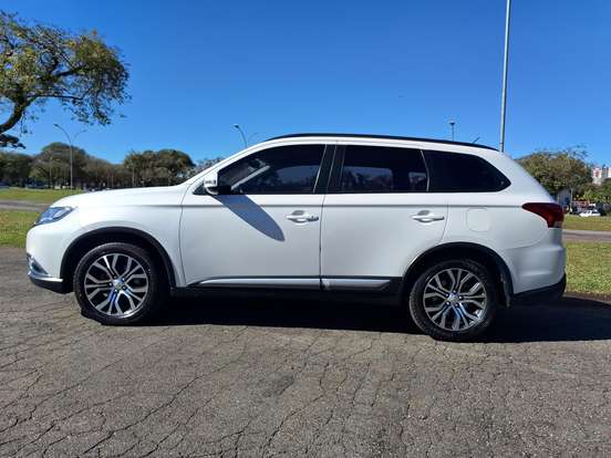 MITSUBISHI-OUTLANDER-2.0 16V GASOLINA 4P AUTOMÁTICO MITSUBISHI-OUTLANDER-2015