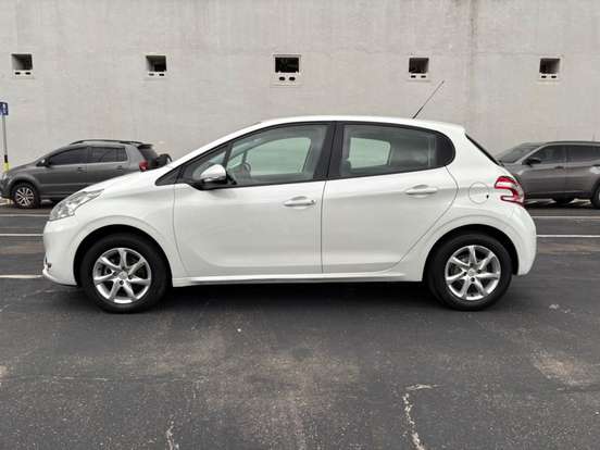 PEUGEOT-208-2015