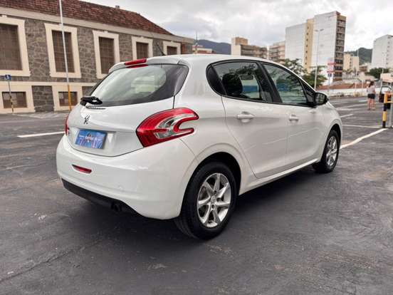 PEUGEOT-208-2015