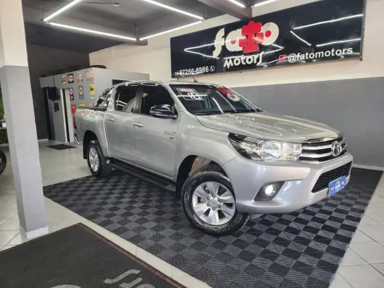 TOYOTA HILUX 2.7 SR 4X2 CD 16V FLEX 4P AUTOMÁTICO TOYOTA HILUX 2.7 SR 4X2 CD 16V FLEX 4P AUTOMÁTICO
