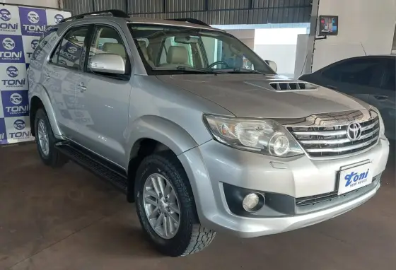 TOYOTA HILUX SW4 3.0 SRV 4X4 7 LUGARES 16V TURBO INTERCOOLER DIESEL 4P AUTOMÁTICO