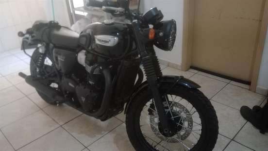 TRIUMPH-BONNEVILLE T100 BLACK 900-2019