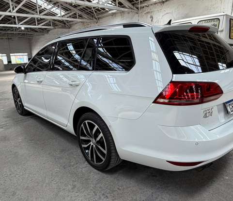 VOLKSWAGEN-GOLF-2015