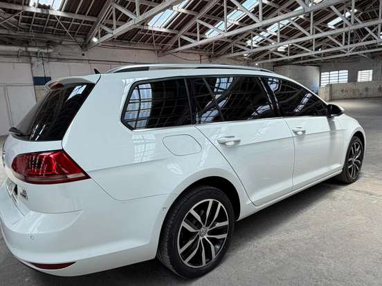 VOLKSWAGEN-GOLF-2015