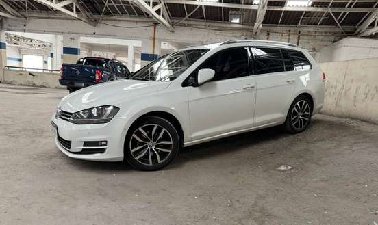 VOLKSWAGEN-GOLF-2015
