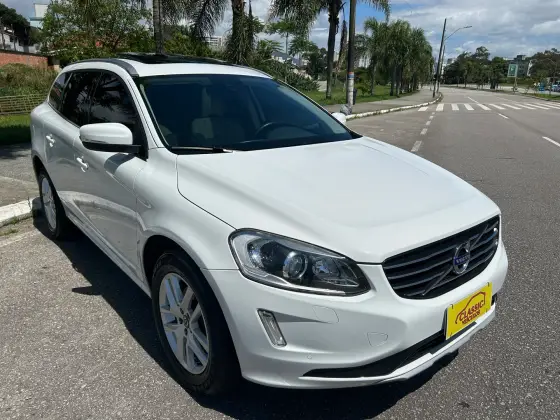 VOLVO XC60 2.0 T5 MOMENTUM GASOLINA 4P AUTOMÁTICO VOLVO XC60 2.0 T5 MOMENTUM GASOLINA 4P AUTOMÁTICO