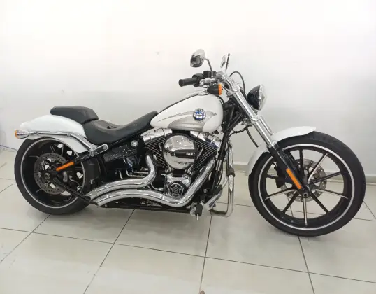 HARLEY-DAVIDSON CVO BREAKOUT 