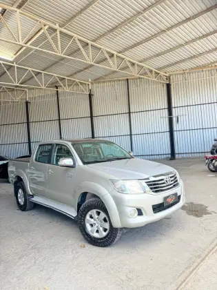 TOYOTA HILUX 2.7 SRV 4X4 CD 16V FLEX 4P AUTOMÁTICO TOYOTA HILUX 2.7 SRV 4X4 CD 16V FLEX 4P AUTOMÁTICO
